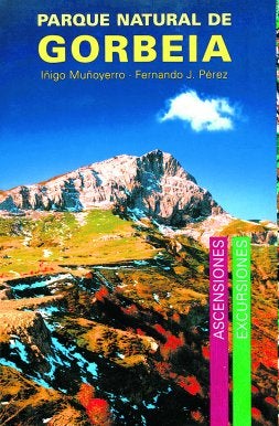 Un grupo de montañeros camino de la cima. /F. J. PÉREZ