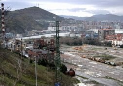 Las dificultades con que tropezó el proyecto 'Puerta de Bilbao' activaron las alarmas sobre la situación del grupo./ MIREYA LÓPEZ