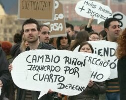 Manifestación en Bilbao de la plataforma por una vivienda digna. / EFE