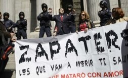 Protesta de trabajadores autónomos el pasado marzo, en Madrid. / REUTERS