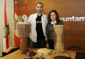 Nacho Ugarte, de 'Canciones sin fronteras', y Beatriz Arráiz. / S. E.