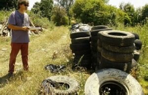 Se han recogido 4.000 kilos de neumáticos. ::                             JESÚS ANDRADE