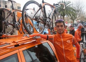 Beñat Intxausti, en su estreno con el maillot del Euskaltel Euskadi en Inca. ::                             EL CORREO