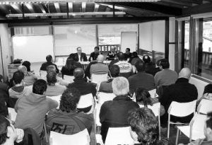 Momento de la charla ofrecida por Agustí Benedito en Ermua.
:: C.E.
