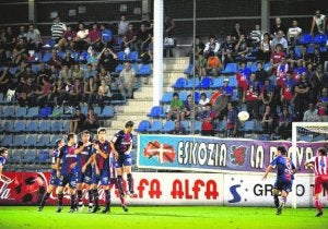Menos de la mitad de los socios del Eibar acuden con regularidad a los partidos del equipo. ::
M. E.