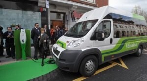 Las baterías del autobús tardan seis horas en recargarse por completo. ::                             BORJA AGUDO