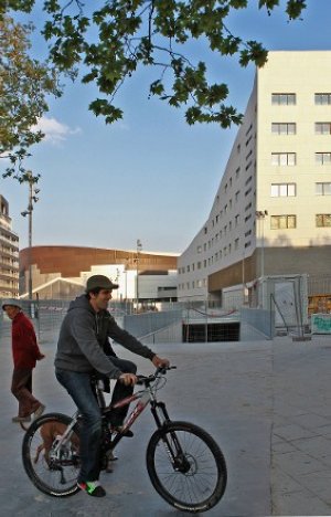 Plaza de acceso al nuevo aparcamiento. ::
BLANCA CASTILLO