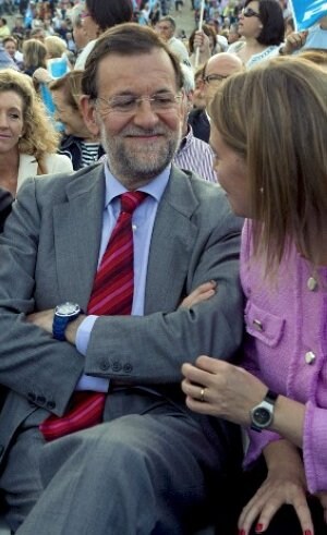 Rajoy y la candidata popular María Salom, ayer en Palma. ::
EFE