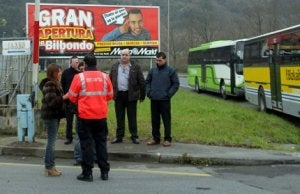 Como ocurrió con la lanzadera del metro, la Ertzaintza desalojó los autobuses por orden foral. ::                             MITXEL ATRIO