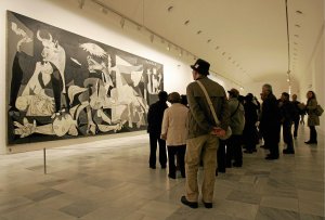 El 'Guernica' constituye una de las joyas de la colección permanente del Museo Reina Sofía de Madrid.