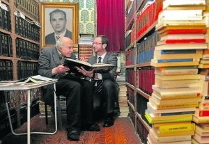 Juan José Poyo, junto a Javier Maroto./ I. Aizpuru