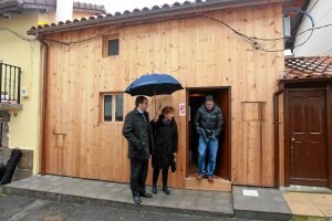 La diputada de Cultura, Josune Ariztondo, presidió ayer la inauguración del inmueble. ::
MITXEL ATRIO