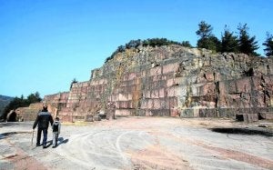 La explotación de la cantera Gorria de Gautegiz Arteaga cesó en 1986. ::                         MAIKA SALGUERO