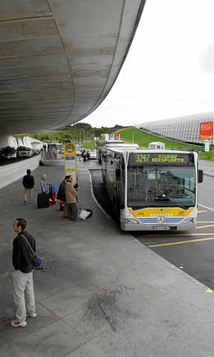 Viajeros en Loiu.