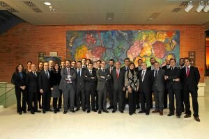 Directivos y empleados de Banca March y Consulnor, anoche en el curso de la presentación del nuevo fondo. /Jordi Alemany