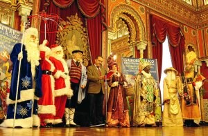 En el evento participan personajes navideños procedentes de todo el mundo. / P. Urresti | Vídeo: V. Melchor y Z. Palacio