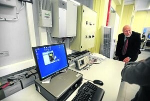 Laboratorio de Energía Solar Fotovoltaica de la Uni de Eibar. ::
F. MORQUECHO