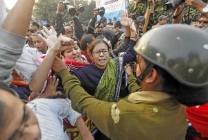 Protestas en Calcuta para pedir justicia por la joven de 23 años que fue violada en Delhi. /Reuters