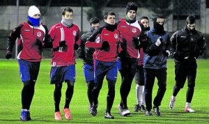Los jugadores del SD Logroñés, durante un entrenamiento en Prado Viejo. ::
ÓSCAR SOLORZANO