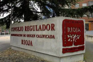 Acceso a la sede del Consejo Regulador de la Denominación de Origen Calificada Rioja, en Logroño. /M. Herreros