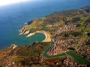 Vista aérea de Barrika, Plentzia y Gorliz, municipios a los que presta servicio el emisario. ::
IGNACIO PÉREZ