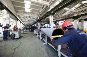 Trabajadores de Astilleros Murueta en sus instalaciones de Urdaibai. ::
MAIKA SALGUERO