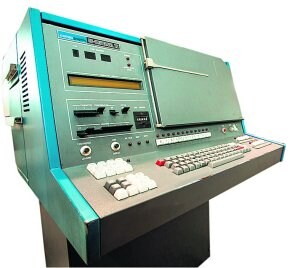 'Revolución offset'. Las fotocomponedoras (como esta de 1979) aumentaron calidad y rapidez en la impresión. ::                         OCHOA