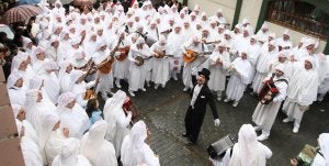 Los 'atorras' llenarán de alegría con sus cánticos todos los rincones de Mundaka bajo la sabia batuta de su director. ::
MAIKA SALGUERO