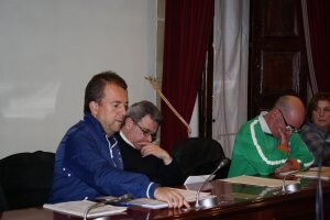 Los tres concejales de Bildu, en una de las últimas sesiones plenarias de Ermua. ::
A. LASUEN