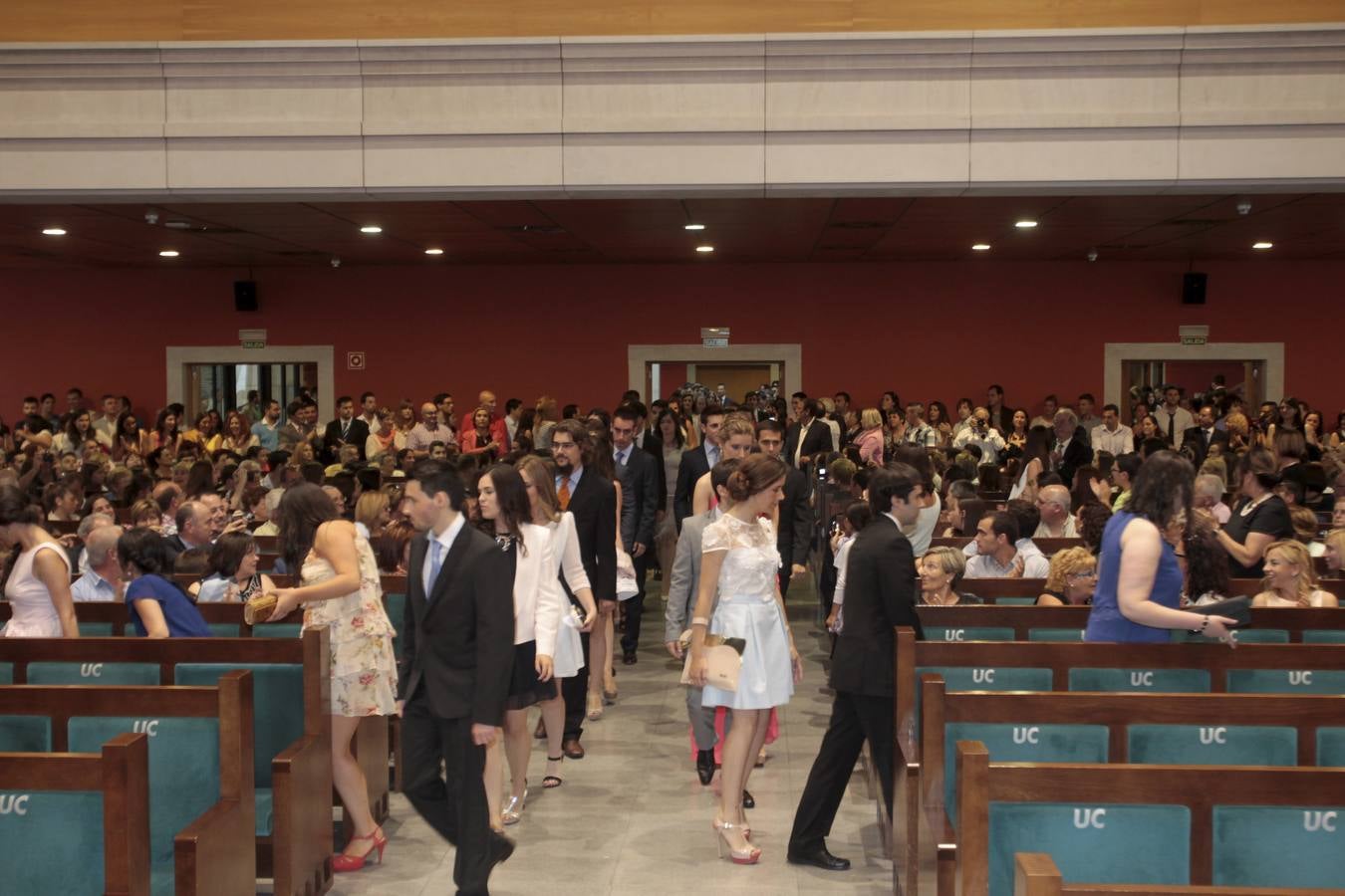 Los primeros grauados en Direción y Administración de Empresas d ela UC se gradúan
