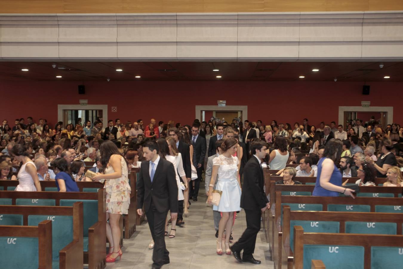 Los primeros grauados en Direción y Administración de Empresas d ela UC se gradúan