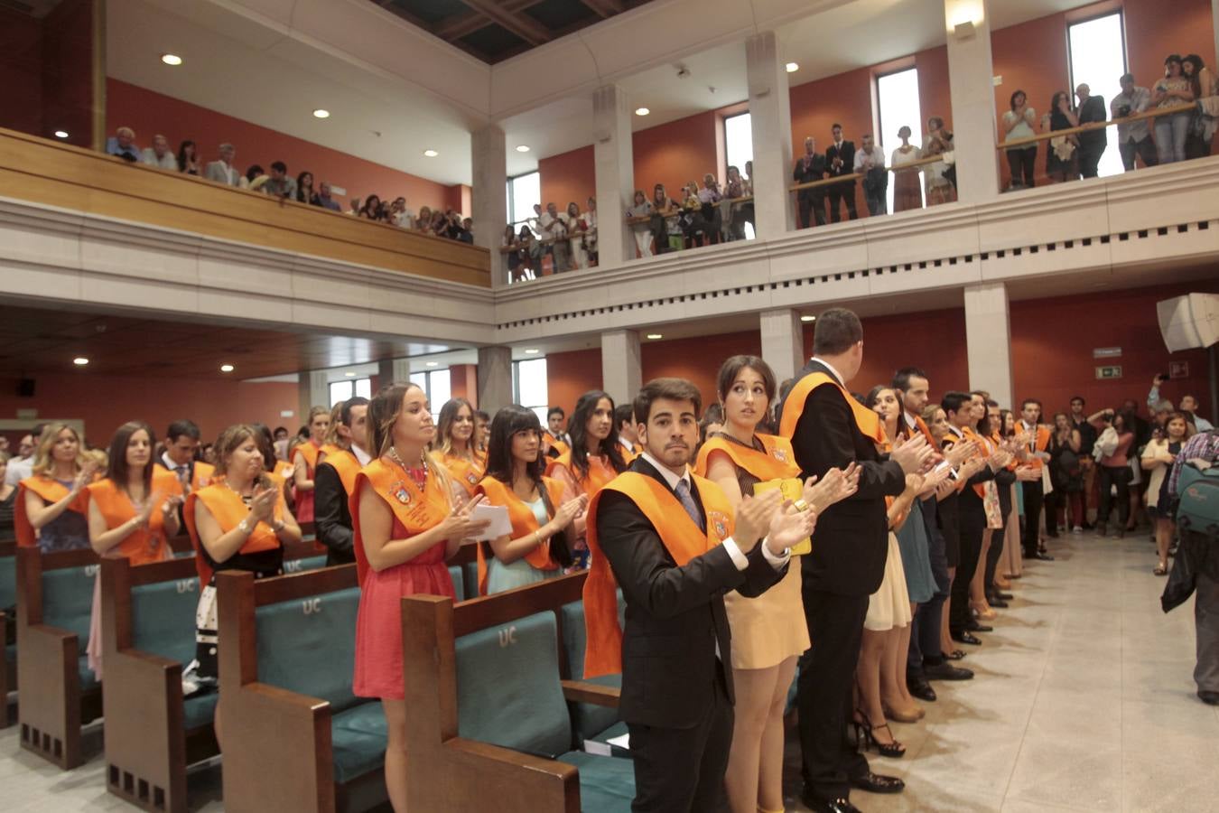 Los primeros grauados en Direción y Administración de Empresas d ela UC se gradúan