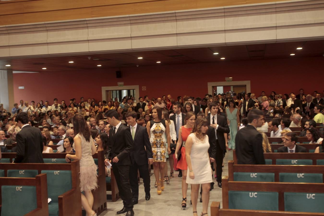 Los primeros grauados en Direción y Administración de Empresas d ela UC se gradúan