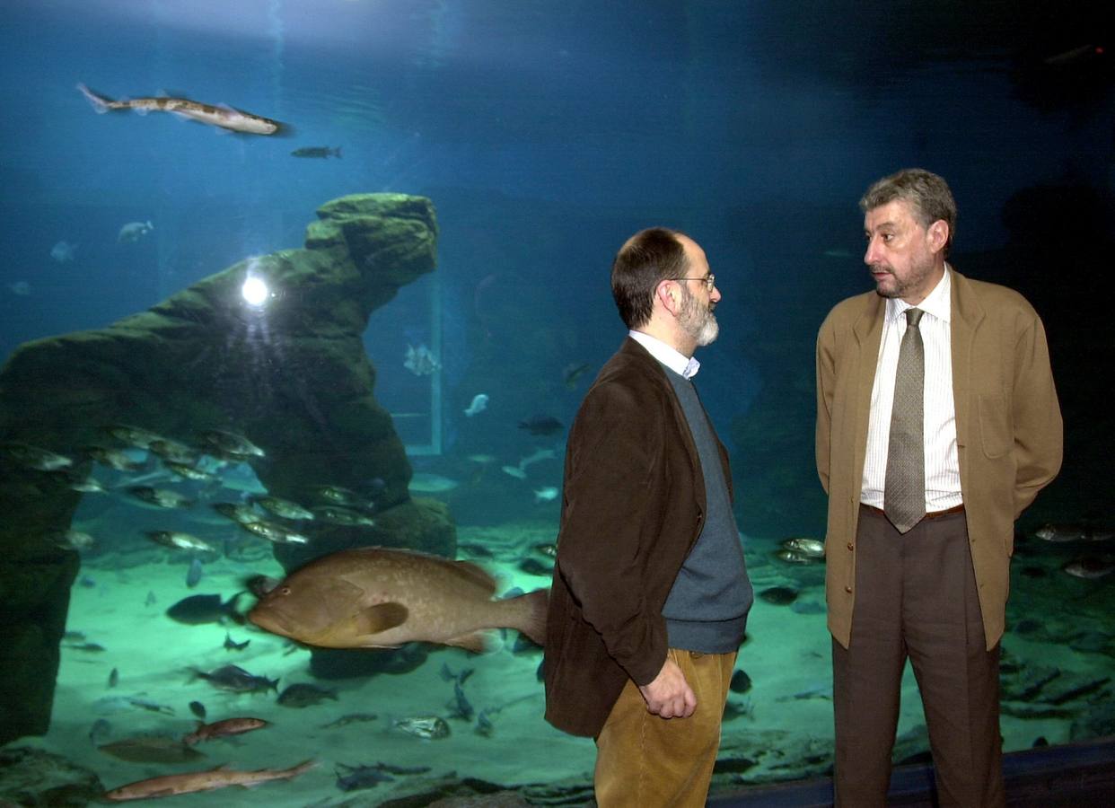 El secretario general de CC.OO., José María Fidalgo acompañado por el director del Museo Marítimo del Cantábrico, José Luis Casado Soto  en su intervención en las "Jornadas de estudio sobre el impacto del Prestige"