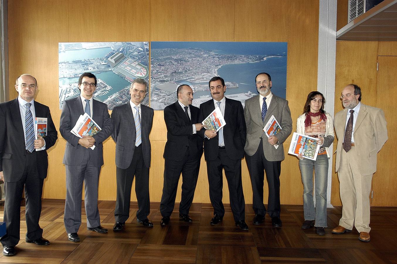 Presentación del cómic "El puerto de Santander, una aventura en el tiempo" con guión de José Luis Casado Soto y dibujos de María Isabel G. Mingo