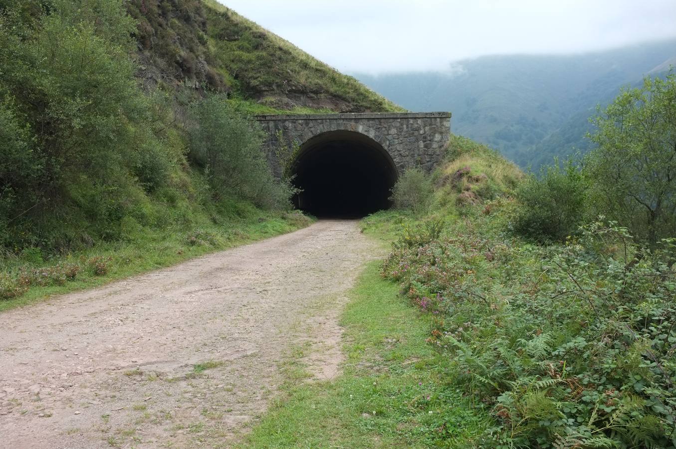 Salida norte del túnel de El Empeñadiro, en Yera (Vega de pas).