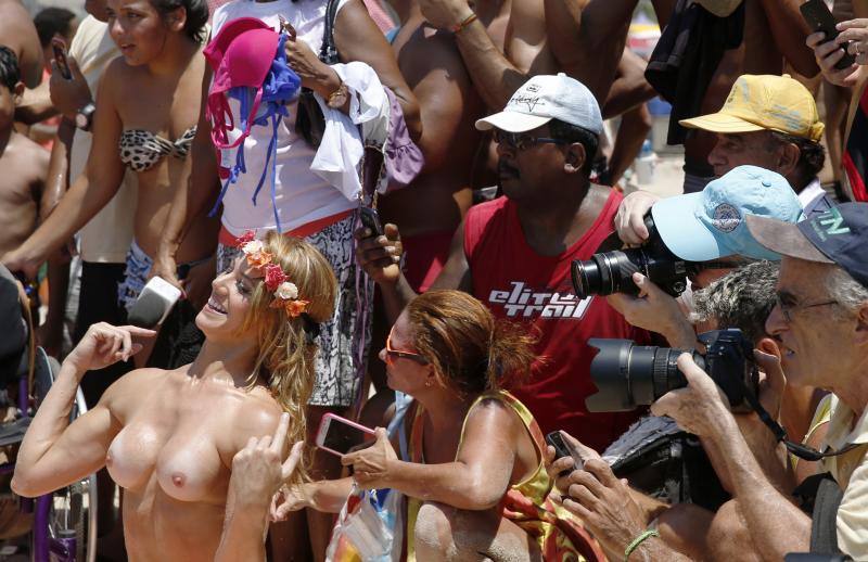 Rebelión al desnudo en la playa de Ipanema