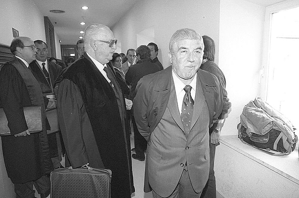 1996. El abogado, Marino Fernández Fontecha y el empresario Armando Alvarez durante el juicio por el derrumbe del Hotel Bahía.