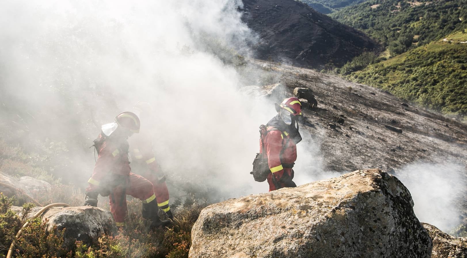 Segunda jornada de lucha contra el fuego