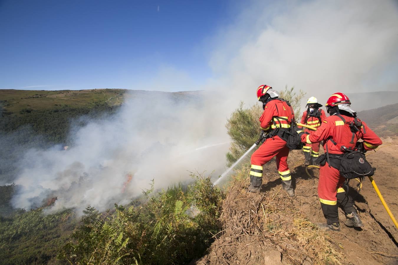 Segunda jornada de lucha contra el fuego