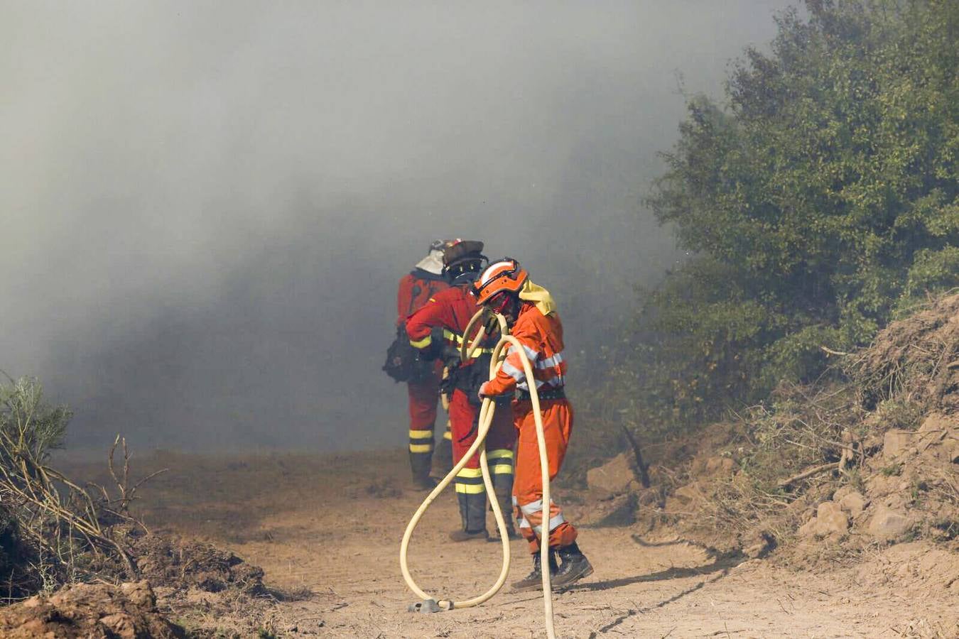 Segunda jornada de lucha contra el fuego