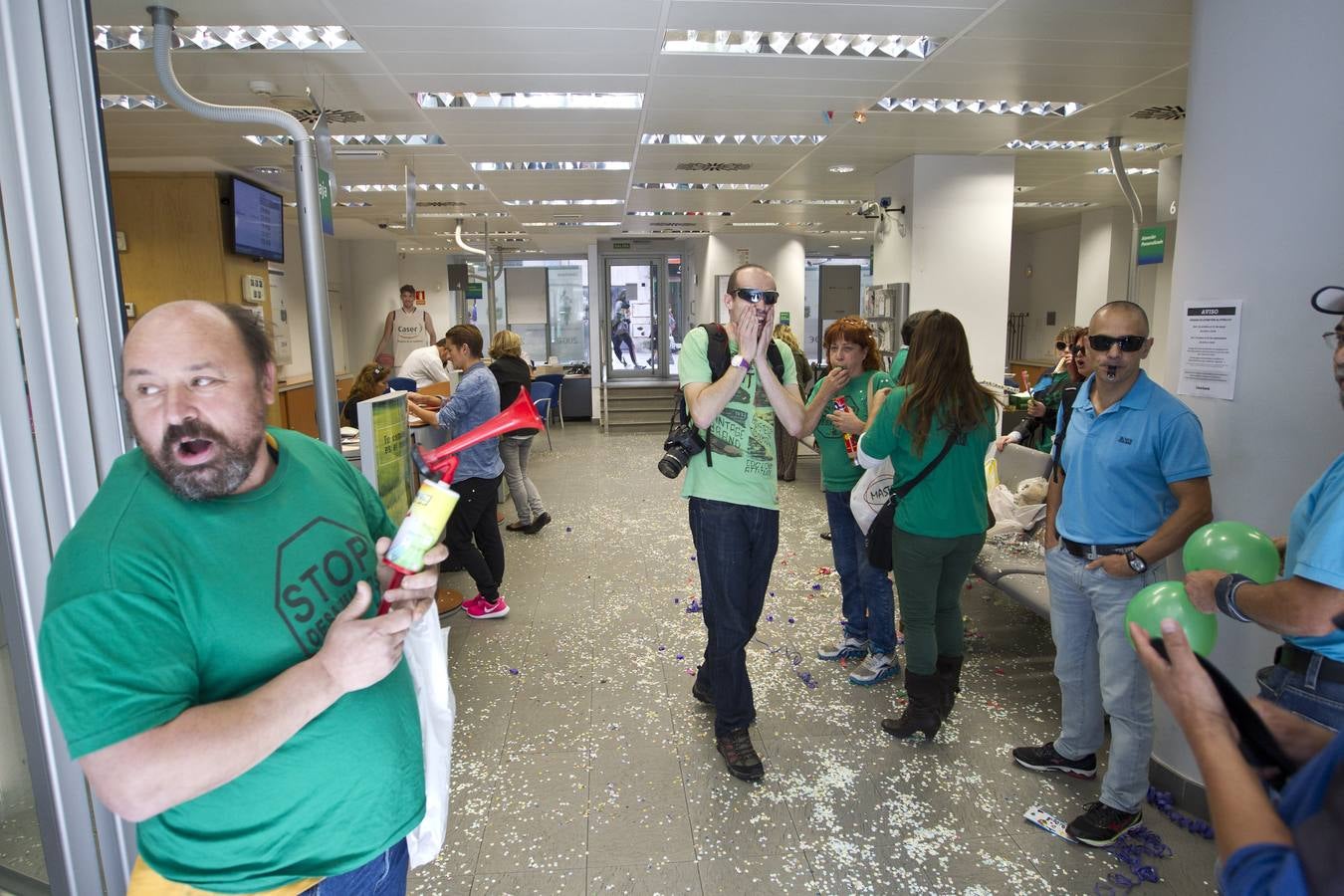 Afectados por la Hipoteca toman una oficina de Liberbank