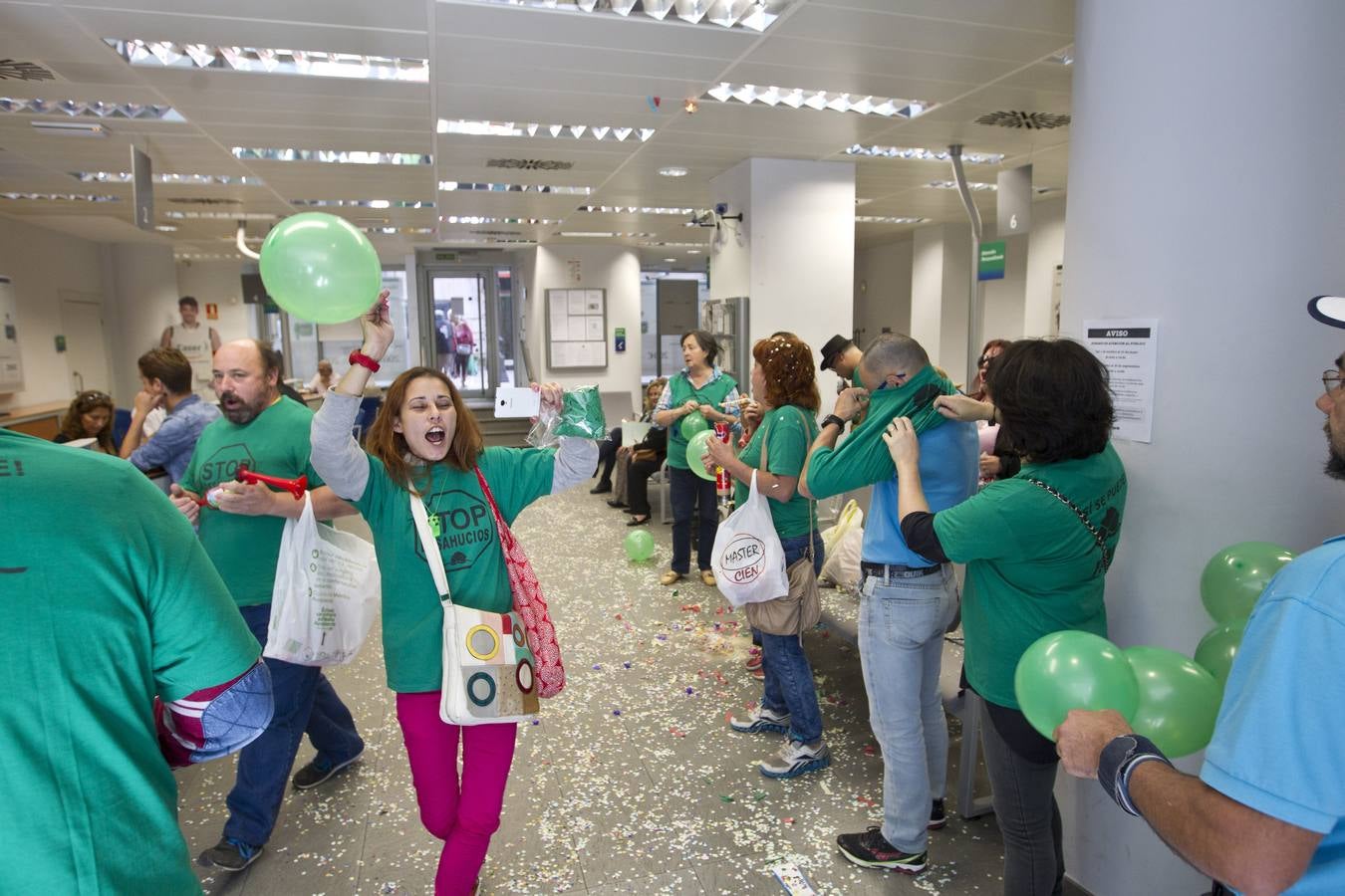 Afectados por la Hipoteca toman una oficina de Liberbank