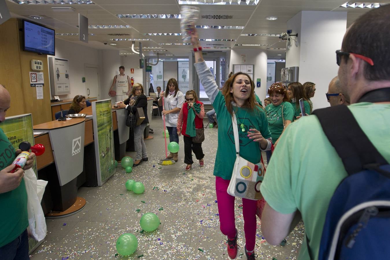 Afectados por la Hipoteca toman una oficina de Liberbank
