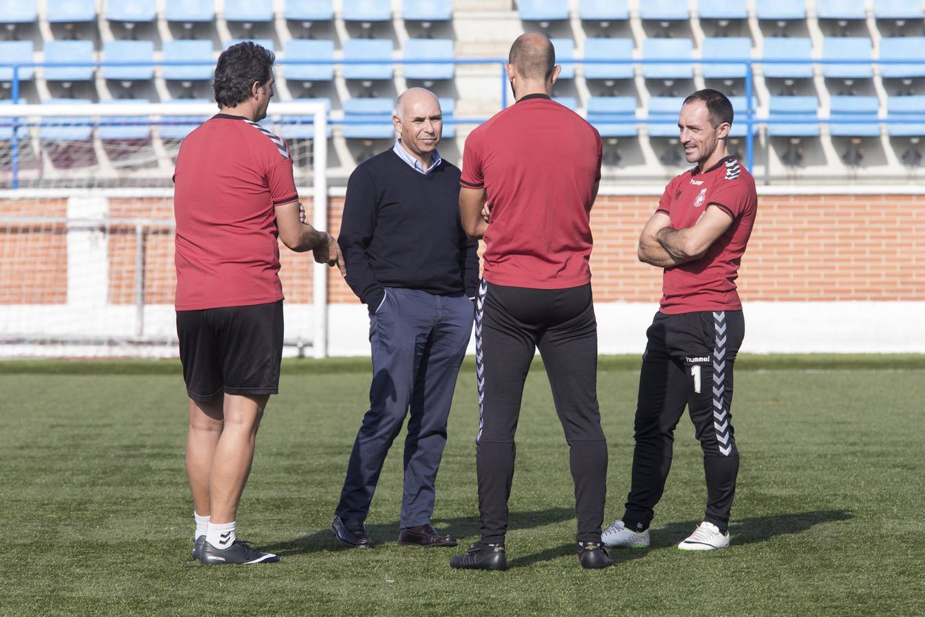 Al Racing le sienta bien la hierba artificial