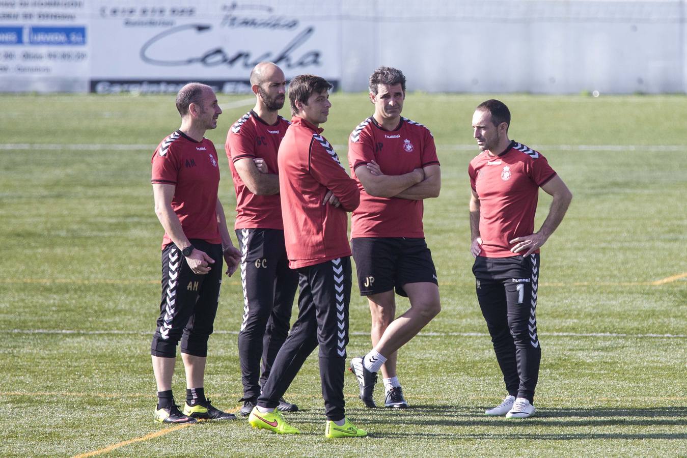 Al Racing le sienta bien la hierba artificial