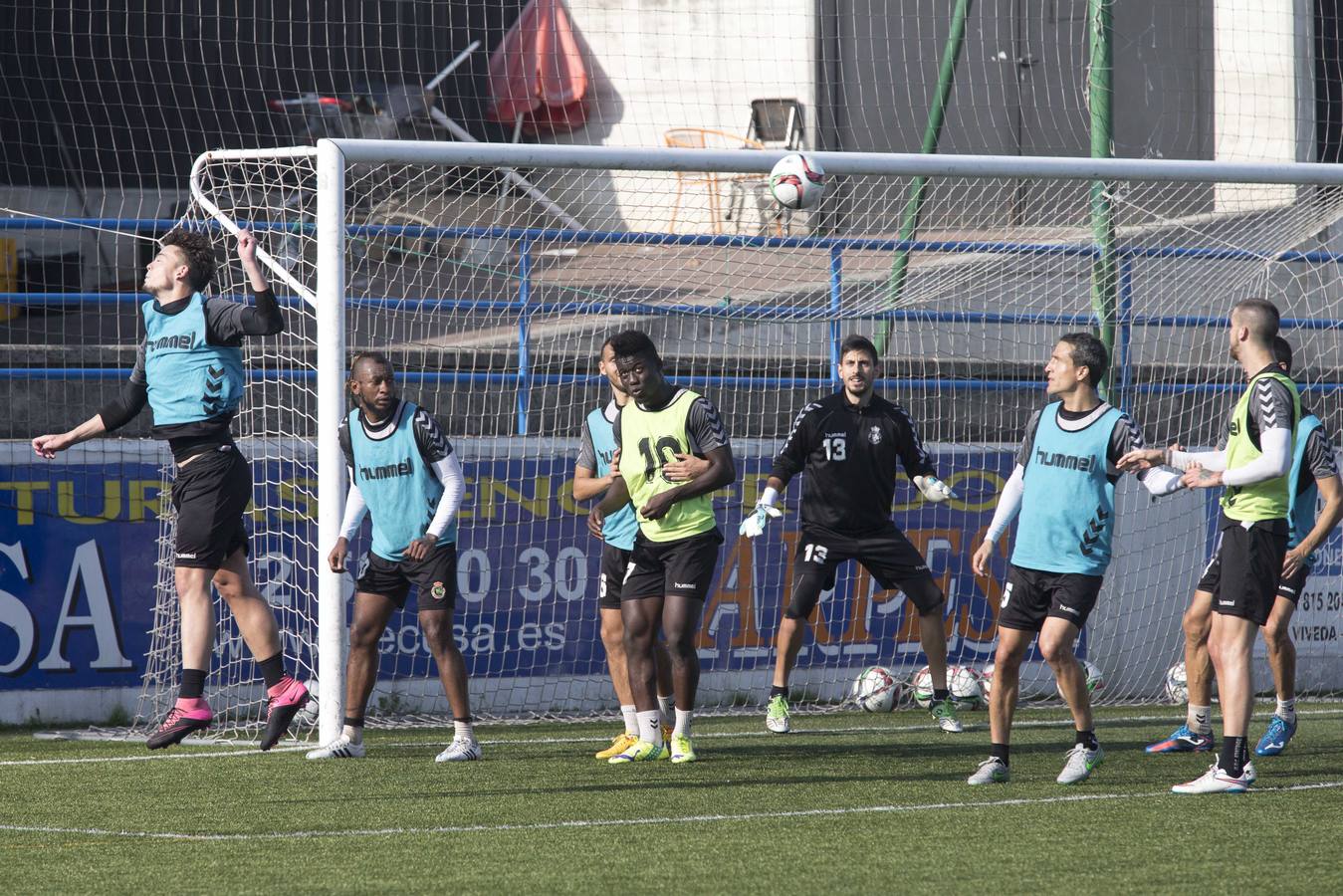 Al Racing le sienta bien la hierba artificial