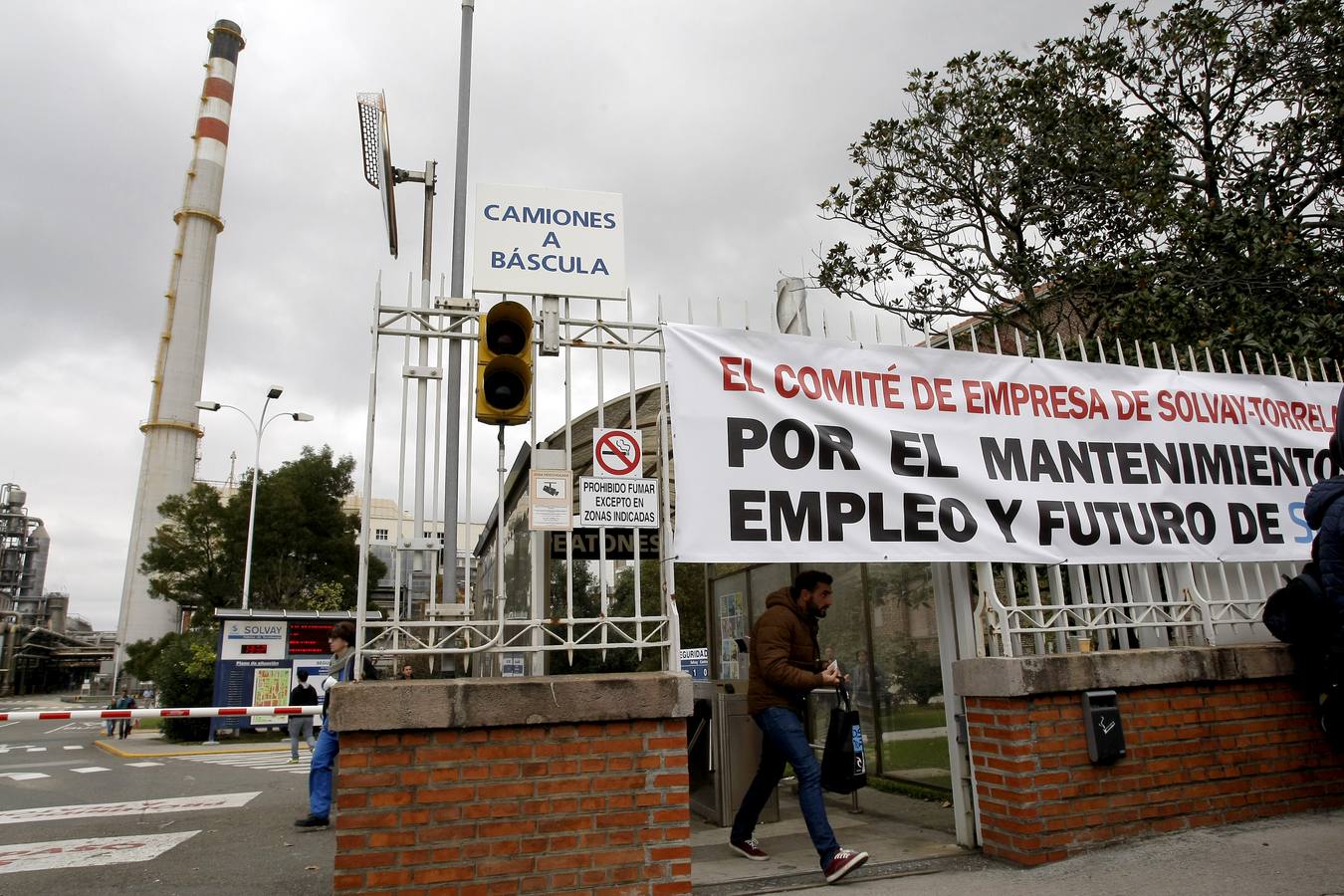 Concentración de trabajadores en Solvay