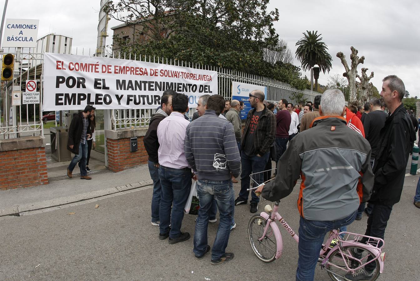 Concentración de trabajadores en Solvay
