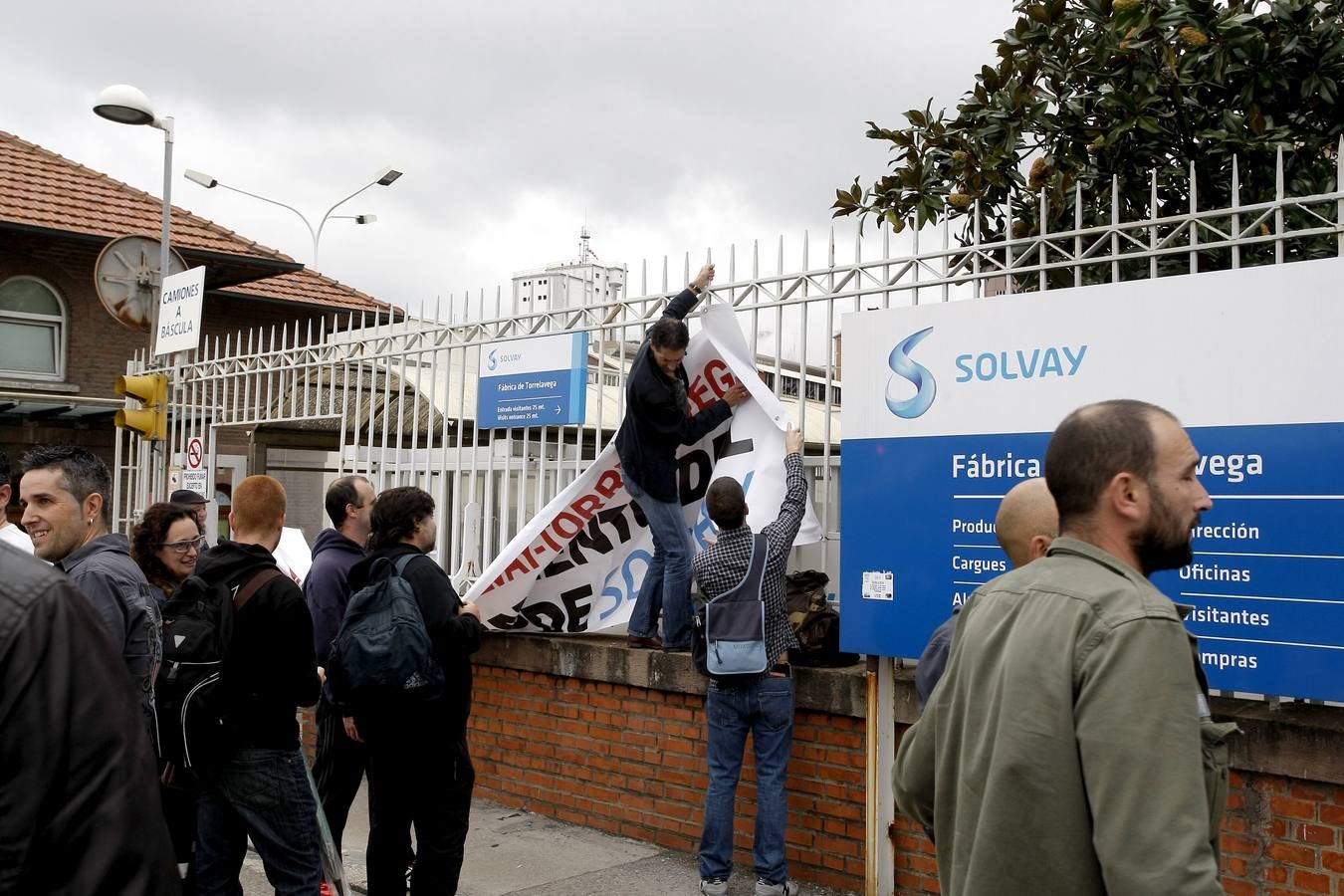 Concentración de trabajadores en Solvay